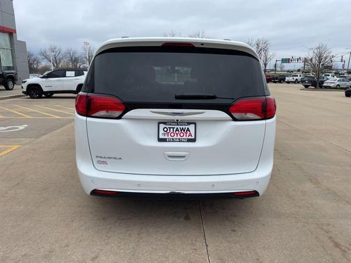 Bright White Clearcoat 2020 Chrysler Pacifica Touring-L Plus