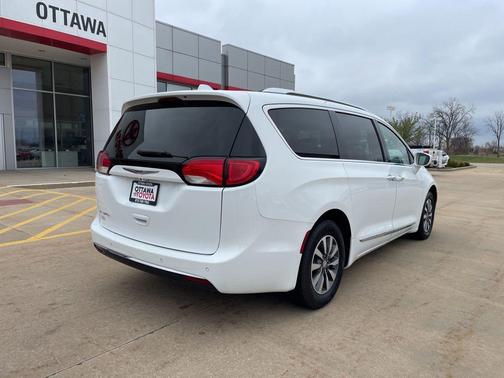 Bright White Clearcoat 2020 Chrysler Pacifica Touring-L Plus