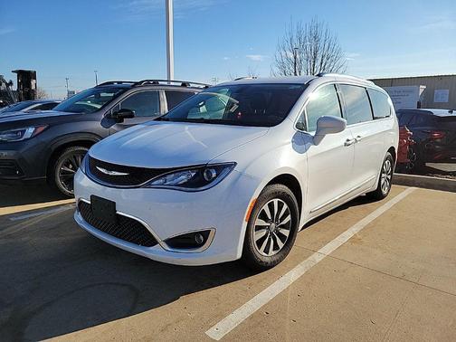 2020 Chrysler Pacifica Touring-L Plus