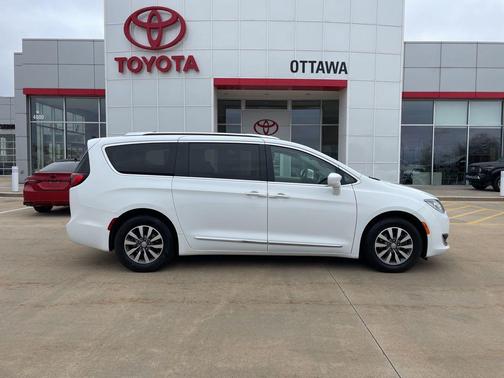 Bright White Clearcoat 2020 Chrysler Pacifica Touring-L Plus