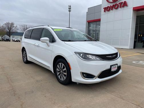 Bright White Clearcoat 2020 Chrysler Pacifica Touring-L Plus