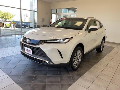 Blizzard Pearl 2021 Toyota Venza XLE