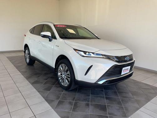 Blizzard Pearl 2021 Toyota Venza XLE