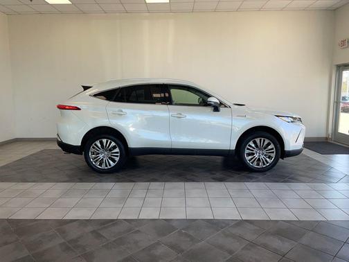 Blizzard Pearl 2021 Toyota Venza XLE