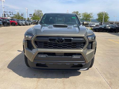 Bronze Oxide 2026 Toyota Tacoma Hybrid TRD Sport