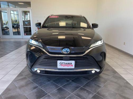 Black 2023 Toyota Venza XLE