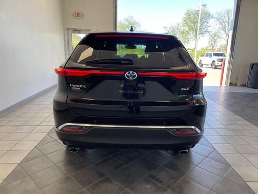 Black 2023 Toyota Venza XLE