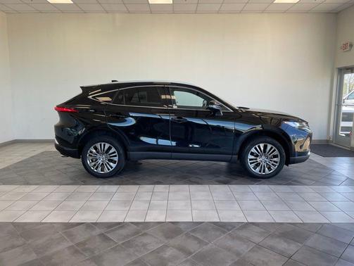 Black 2023 Toyota Venza XLE