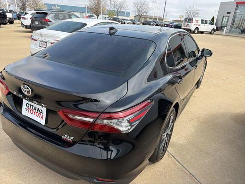 Midnight Black Metallic 2022 Toyota Camry XLE