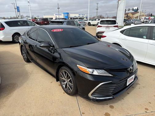 Midnight Black Metallic 2022 Toyota Camry XLE