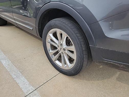 Magnetic 2018 Ford Explorer XLT