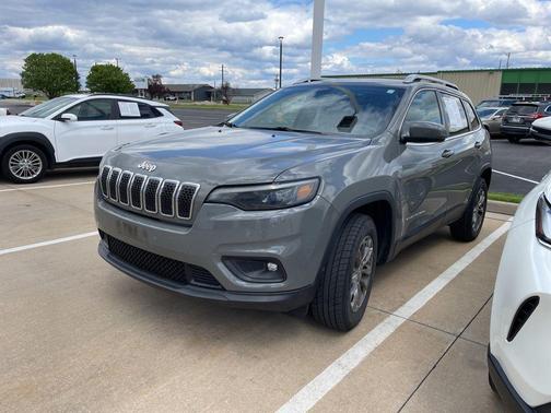 Sting-Gray Clearcoat 2019 Jeep Cherokee Latitude Plus