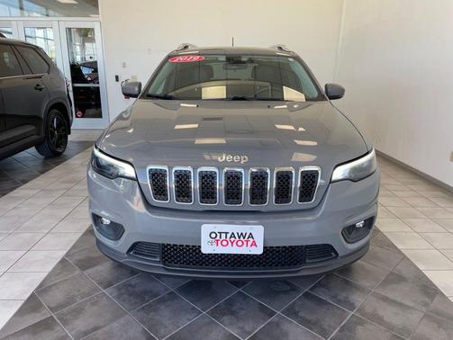 Sting-Gray Clearcoat 2019 Jeep Cherokee Latitude Plus