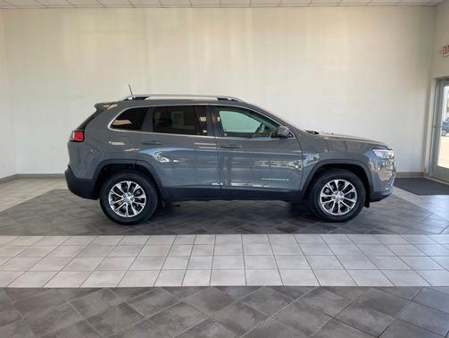 Sting-Gray Clearcoat 2019 Jeep Cherokee Latitude Plus