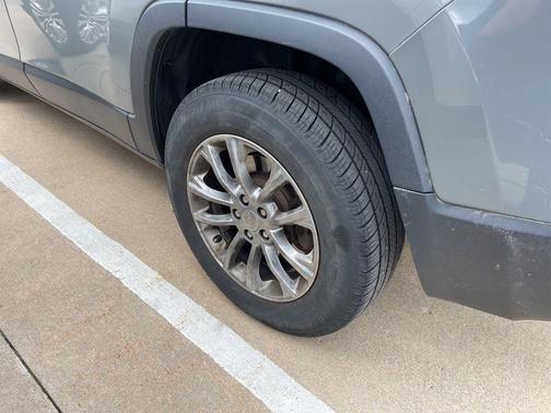 Sting-Gray Clearcoat 2019 Jeep Cherokee Latitude Plus