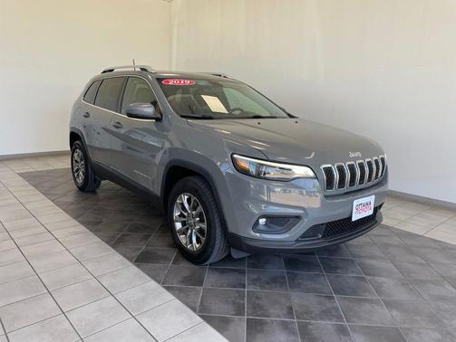 Sting-Gray Clearcoat 2019 Jeep Cherokee Latitude Plus