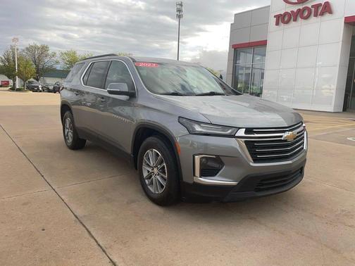 Sterling Gray Metallic 2023 Chevrolet Traverse LT Cloth