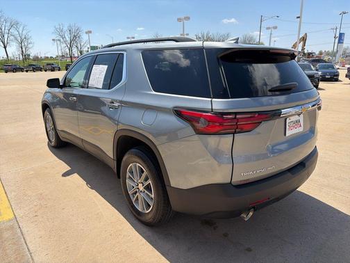 Sterling Gray Metallic 2023 Chevrolet Traverse LT Cloth