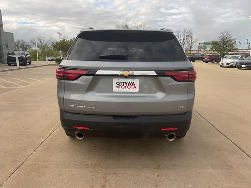 Sterling Gray Metallic 2023 Chevrolet Traverse LT Cloth