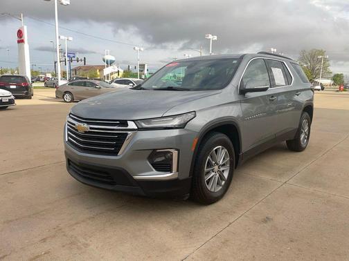 Sterling Gray Metallic 2023 Chevrolet Traverse LT Cloth