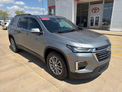 Sterling Gray Metallic 2023 Chevrolet Traverse LT Cloth