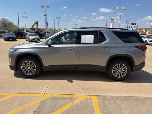 Sterling Gray Metallic 2023 Chevrolet Traverse LT Cloth