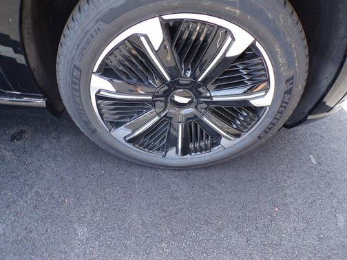 2025 Cadillac Escalade IQ 1