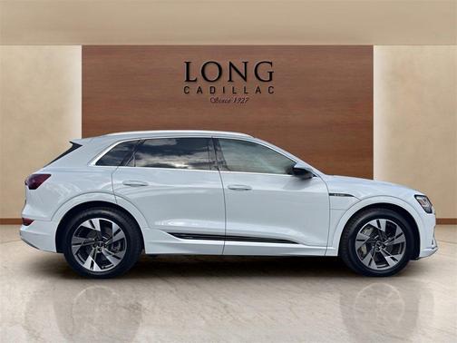 2022 Audi e-tron Premium