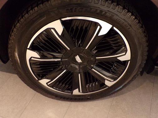 2025 Cadillac Escalade IQ Sport 1