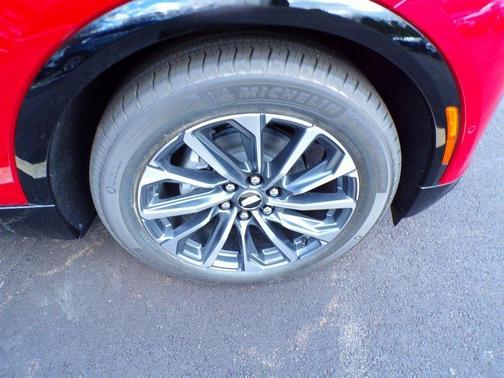 2025 Cadillac LYRIQ Sport