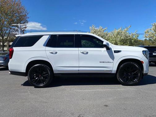 Summit White 2023 GMC Yukon Denali