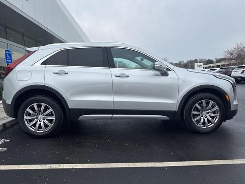 2022 Cadillac XT4 Premium Luxury