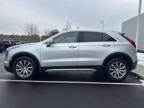 2022 Cadillac XT4 Premium Luxury