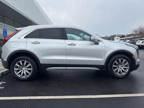 2022 Cadillac XT4 Premium Luxury