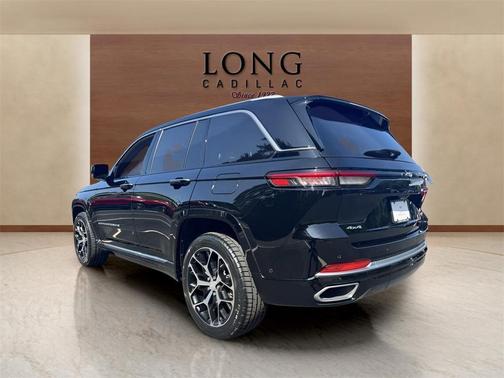 2022 Jeep Grand Cherokee Summit
