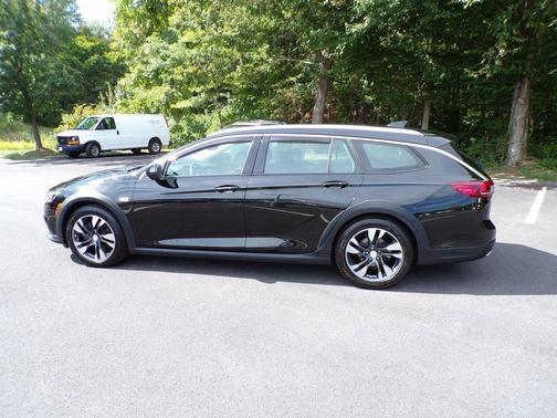 2018 Buick Regal TourX Essence