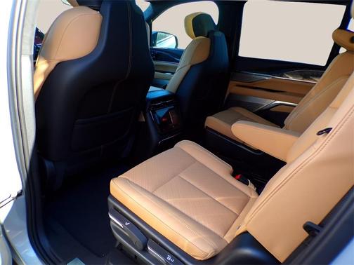 2025 Cadillac Escalade IQ 2