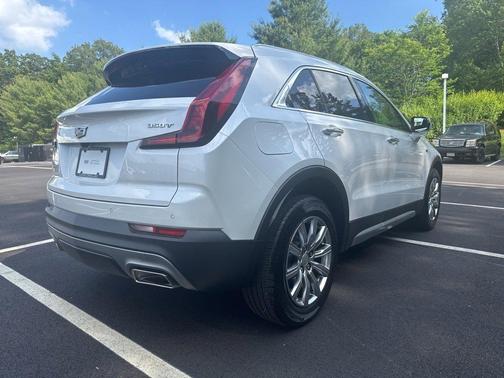 2022 Cadillac XT4 Premium Luxury