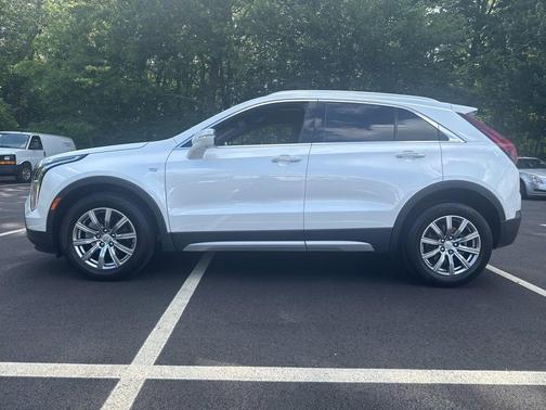 2022 Cadillac XT4 Premium Luxury