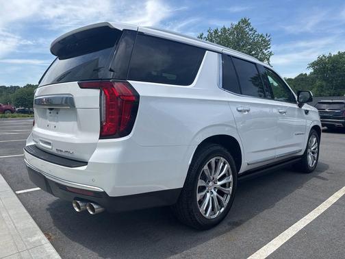 White Frost Tri-Coat 2023 GMC Yukon Denali