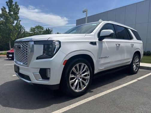 White Frost Tri-Coat 2023 GMC Yukon Denali