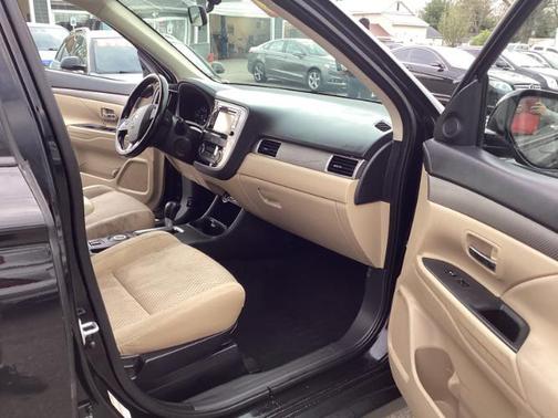 2016 Mitsubishi Outlander SE