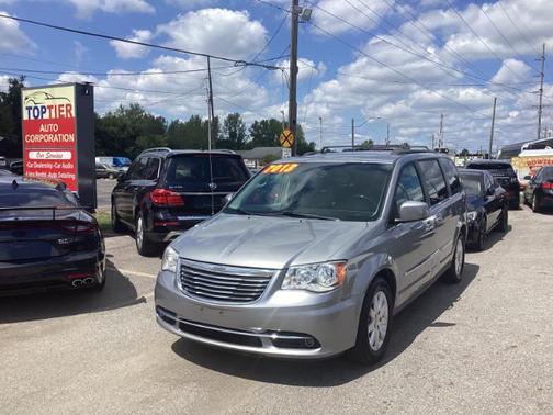 2016 Chrysler Town & Country Touring