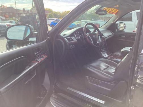 2011 Cadillac Escalade Base