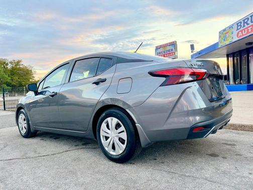 2021 Nissan Versa 1.6 S