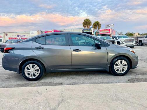 2021 Nissan Versa 1.6 S