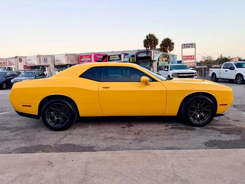 2017 Dodge Challenger SXT