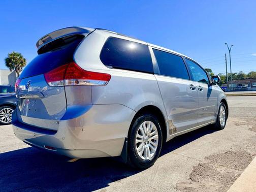 2014 Toyota Sienna XLE