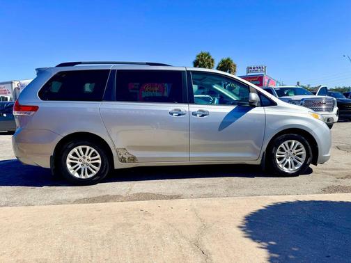 2014 Toyota Sienna XLE