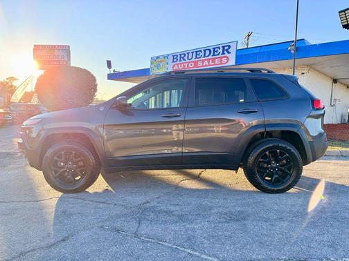2017 Jeep Cherokee Sport